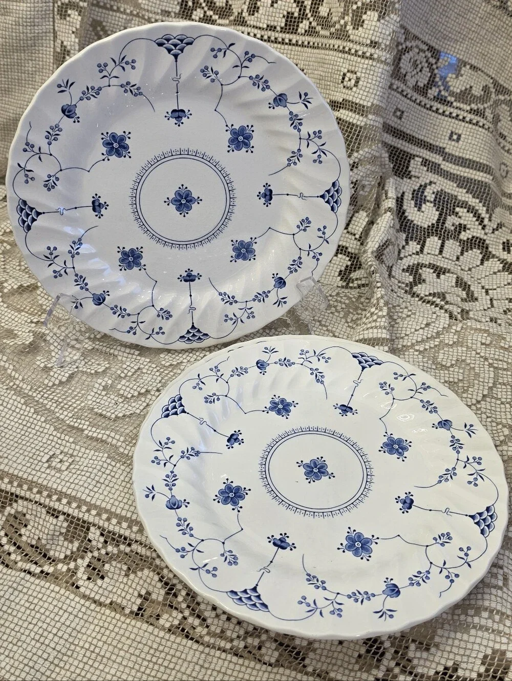 Vintage Salem China Yorktown Dinner Plates Set of 2 Swirl Rim Blue Floral 10